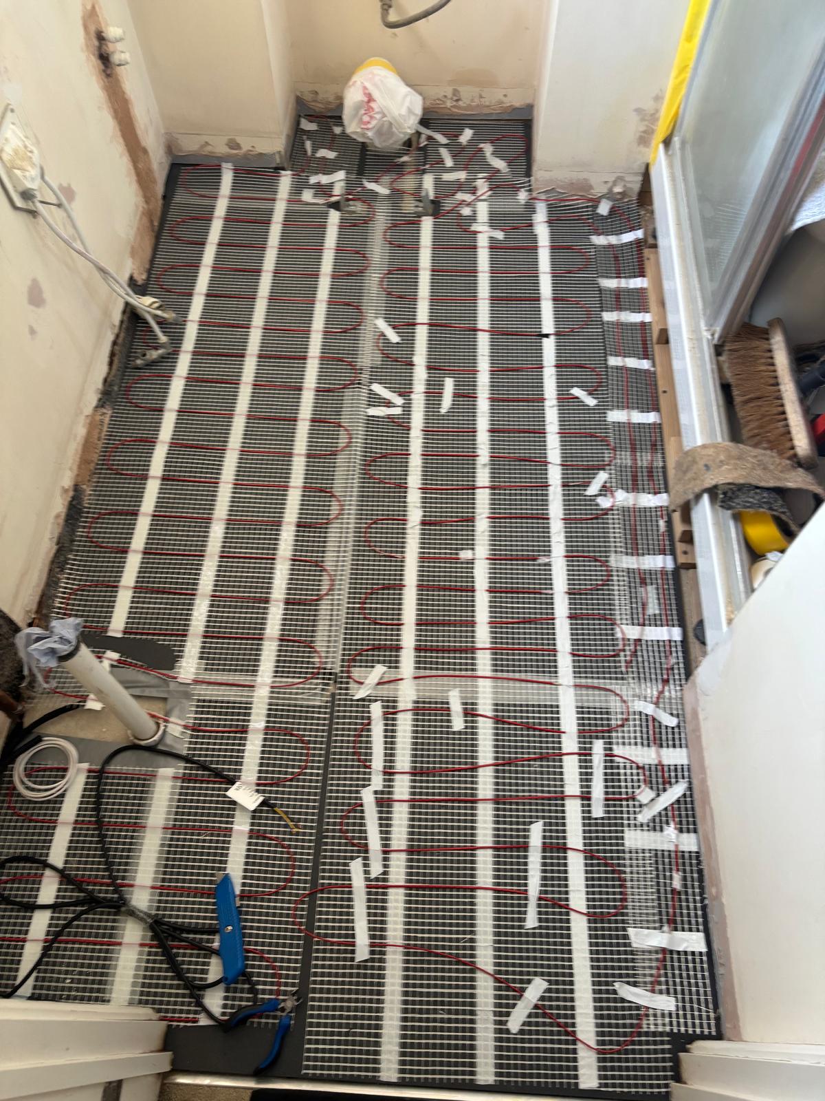 Electric underfloor heating laid before tiling